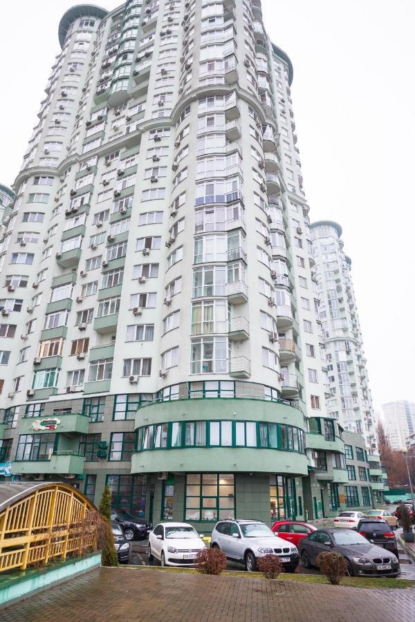 Navit Luxury Apartments With Breakfast Near The Railway Station, The City Center And The Park Kiev Exterior foto