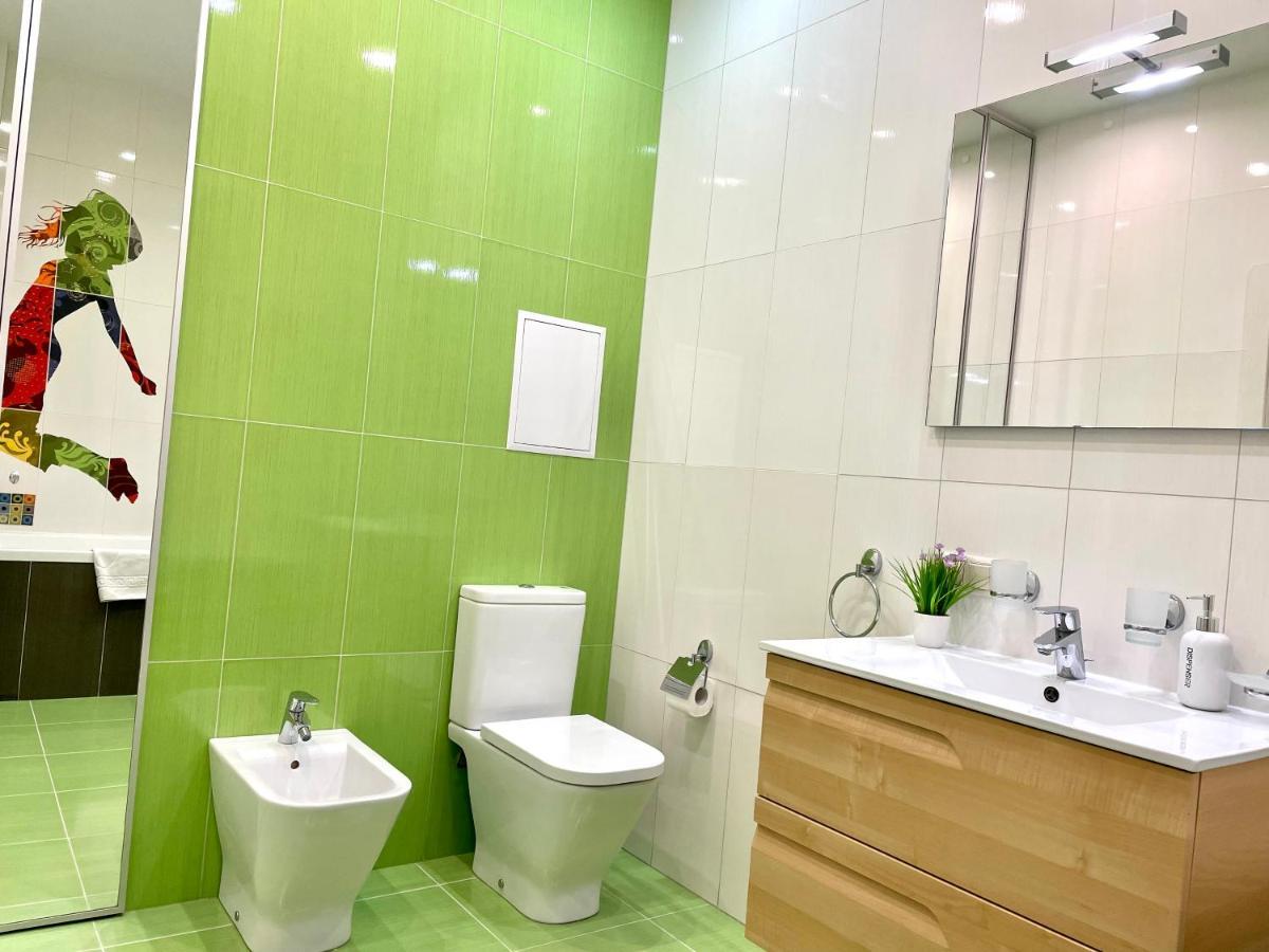 Navit Luxury Apartments With Breakfast Near The Railway Station, The City Center And The Park Kiev Exterior foto