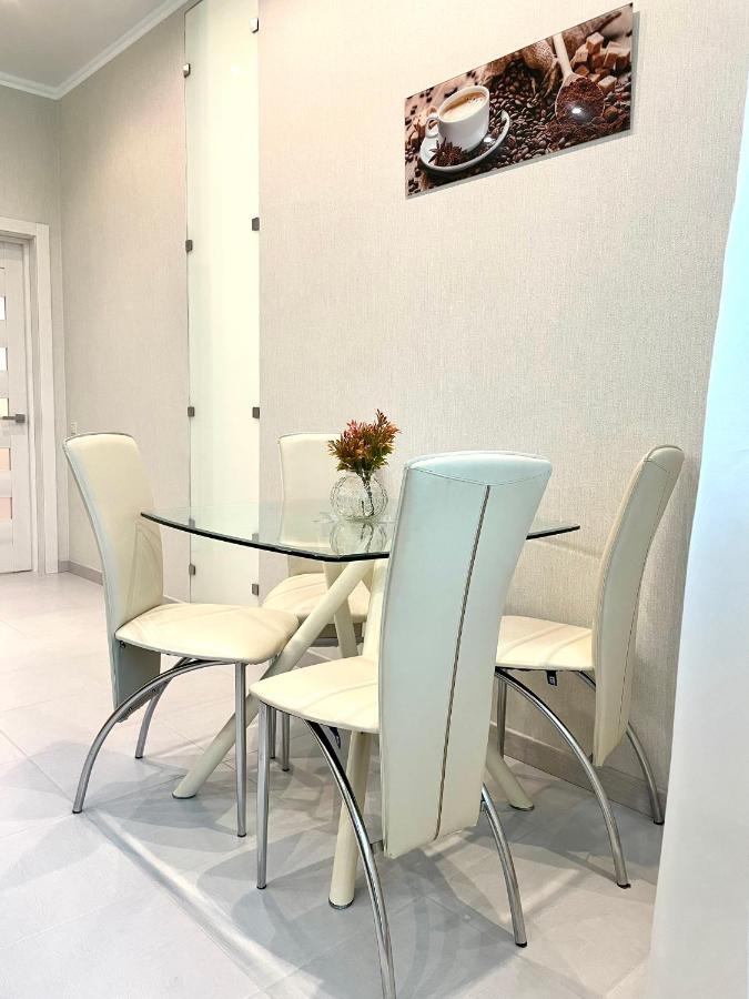 Navit Luxury Apartments With Breakfast Near The Railway Station, The City Center And The Park Kiev Exterior foto
