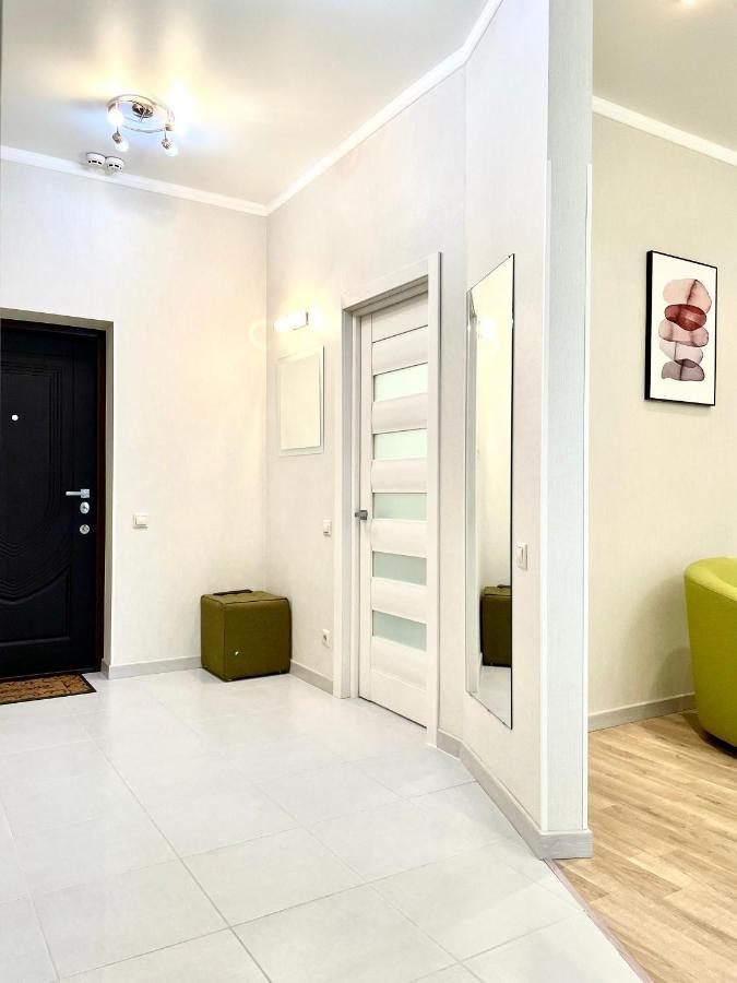 Navit Luxury Apartments With Breakfast Near The Railway Station, The City Center And The Park Kiev Exterior foto